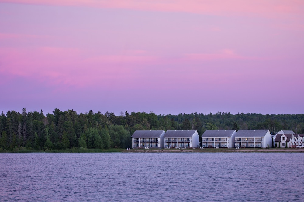 Clearwater Lakeshore Motel