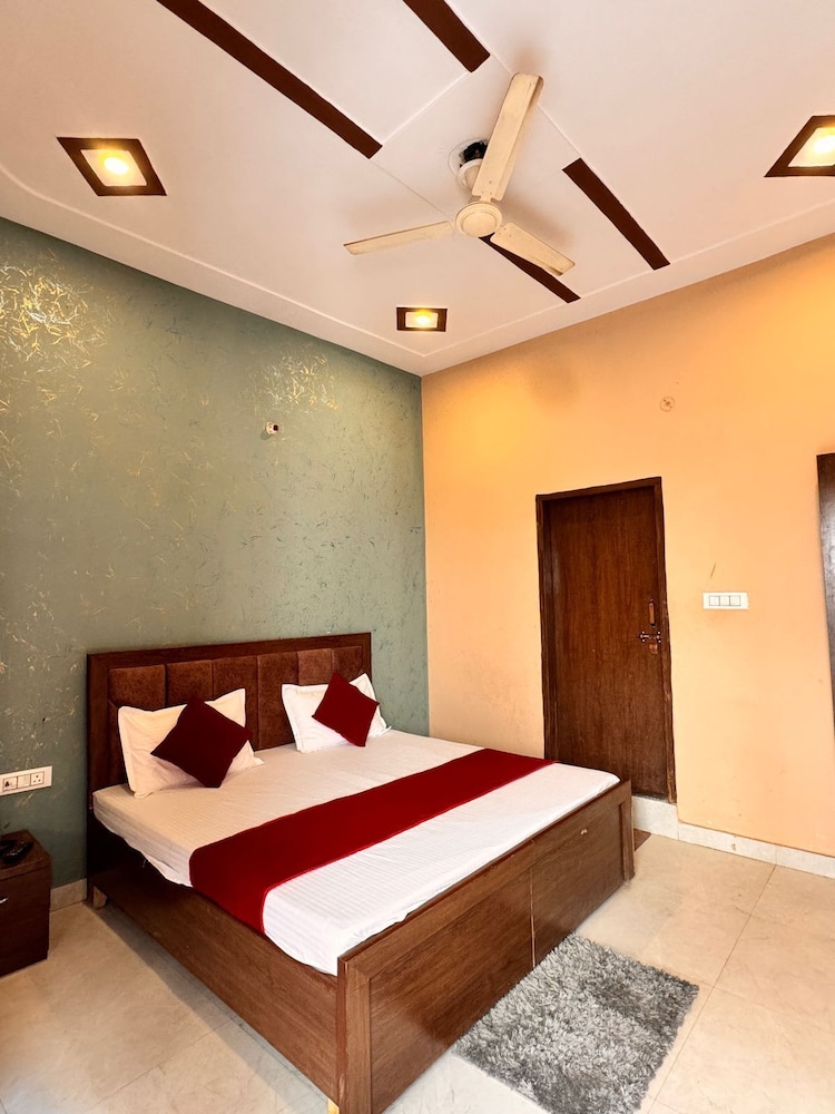 Hotel Raghav Dham