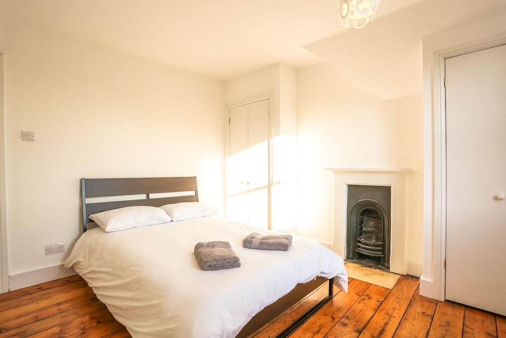 The Glasshouse Escape - 5BDR Victorian Jewel with Modern Twists in Jericho
