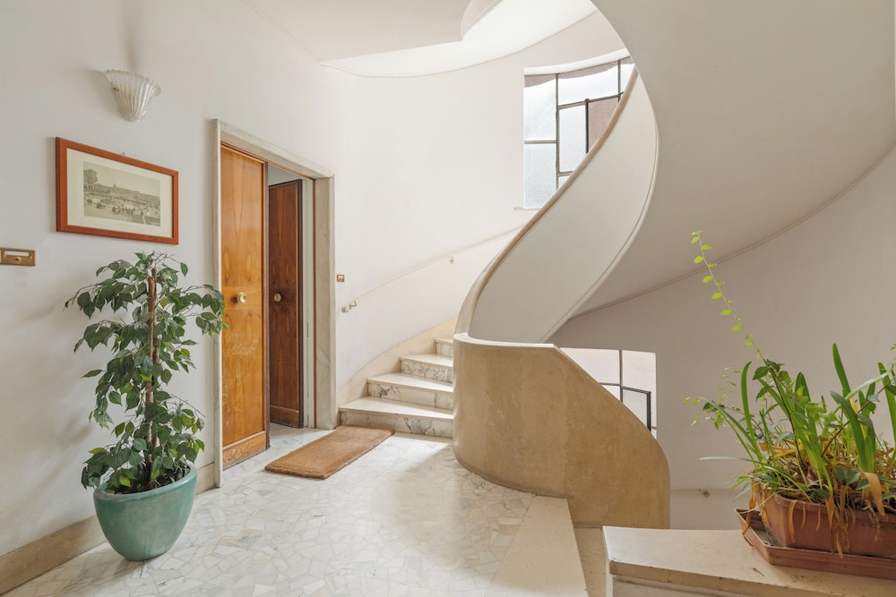 Bright And Spacious Family Apartment In Parioli