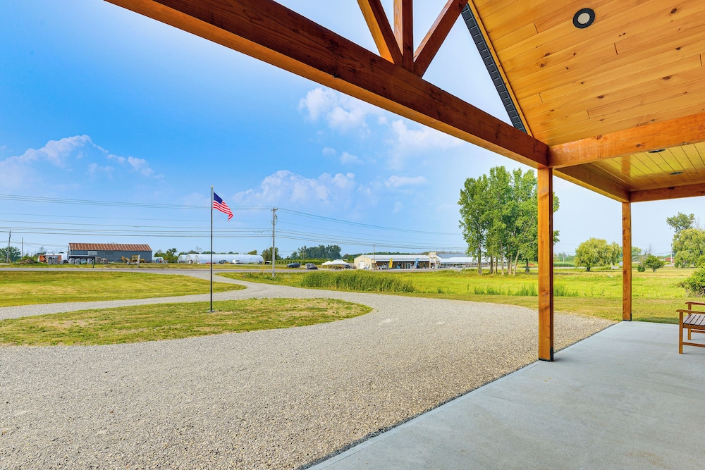 3 Mi to St Lawrence River: Spacious Ranch Home