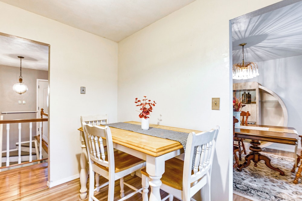 12 Mi to Dtwn St Louis: Family Home w/ Fireplaces!