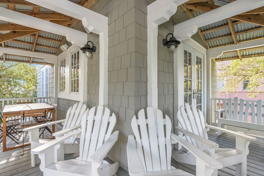 Seabatical! 3BR 2BA Coastal Retreat for 8 Relax, Unwind, and Recharge
