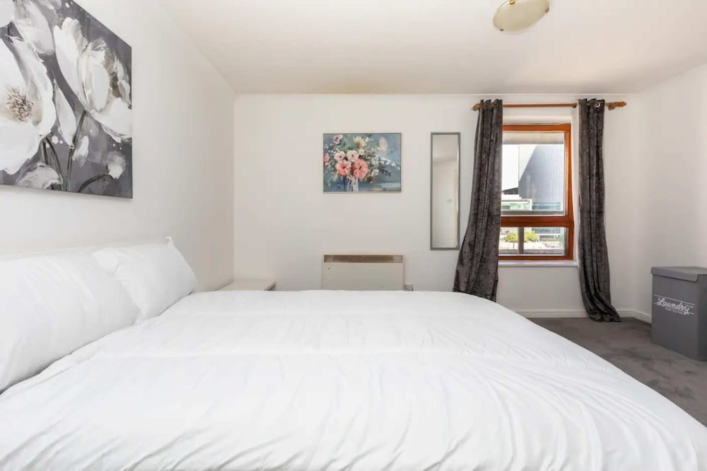 Top Floor 1BD Flat With Balcony - Isle of Dogs