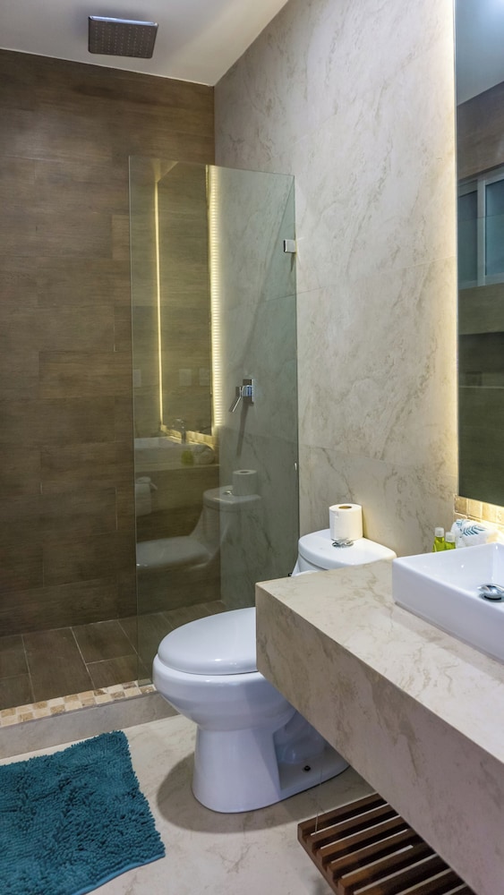 Luxury Studio Rooftop Pool and Jacuzzi