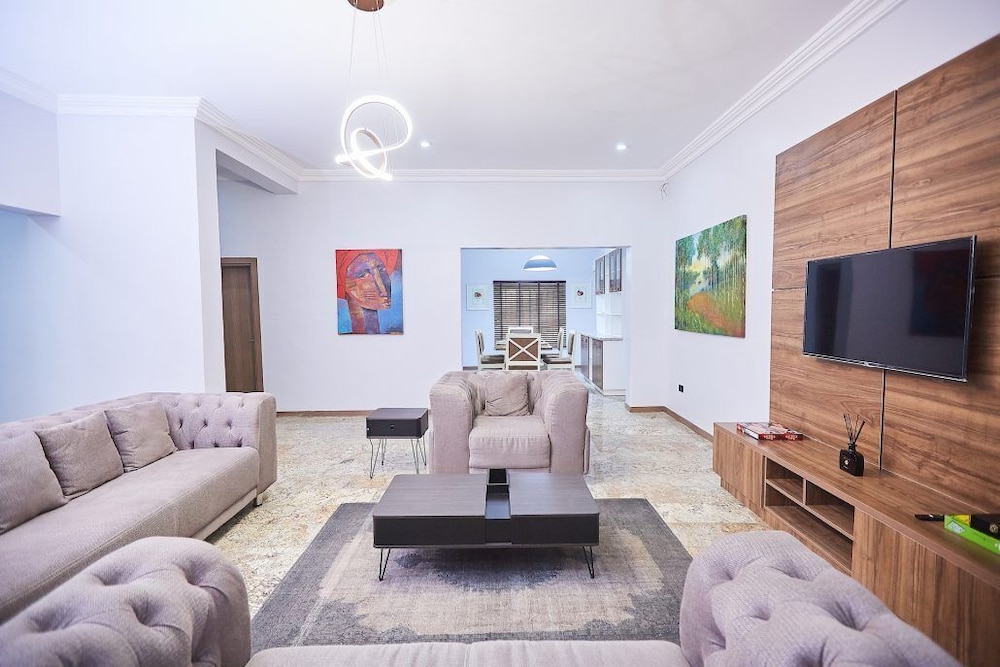 Patemax Luxury Apartments view 4