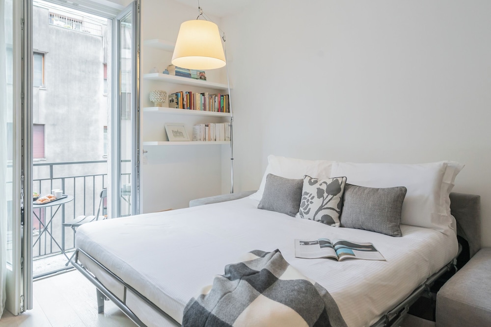 Central & White Apartment by Rent all Como