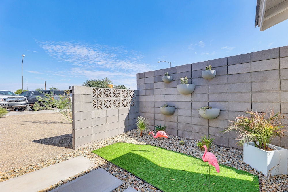 Walkable Downtown Chandler Oasis w/ Private Patio