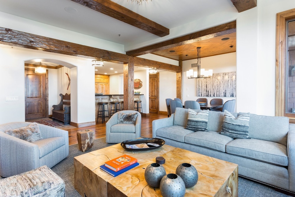 Grand Lodge - 3-Bedroom Deluxe #408 - Ski-in/out 3 Condo