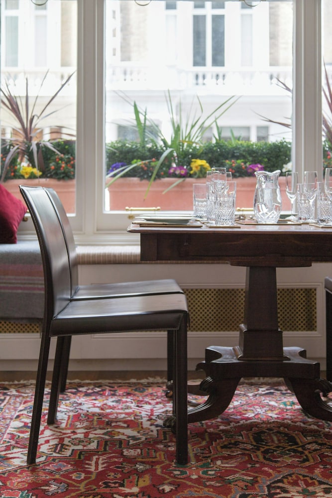 Clanricarde Gardens II by Onefinestay