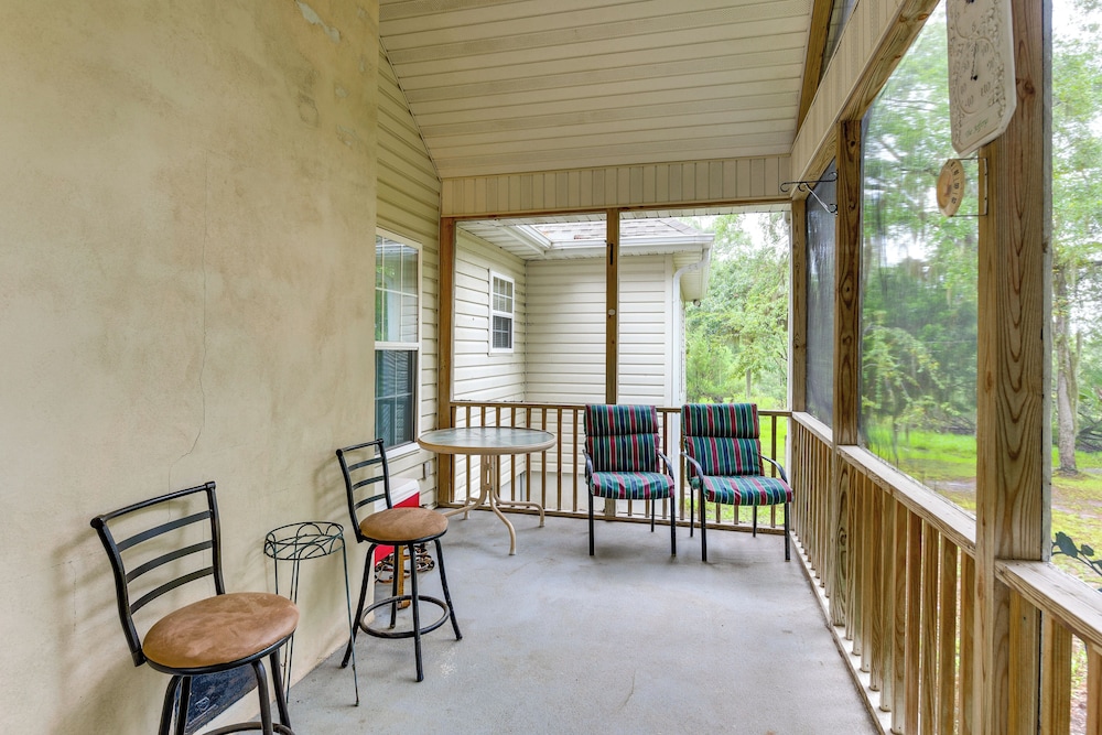 3 Mi to Historic Dtwn: Family Retreat in Beaufort!