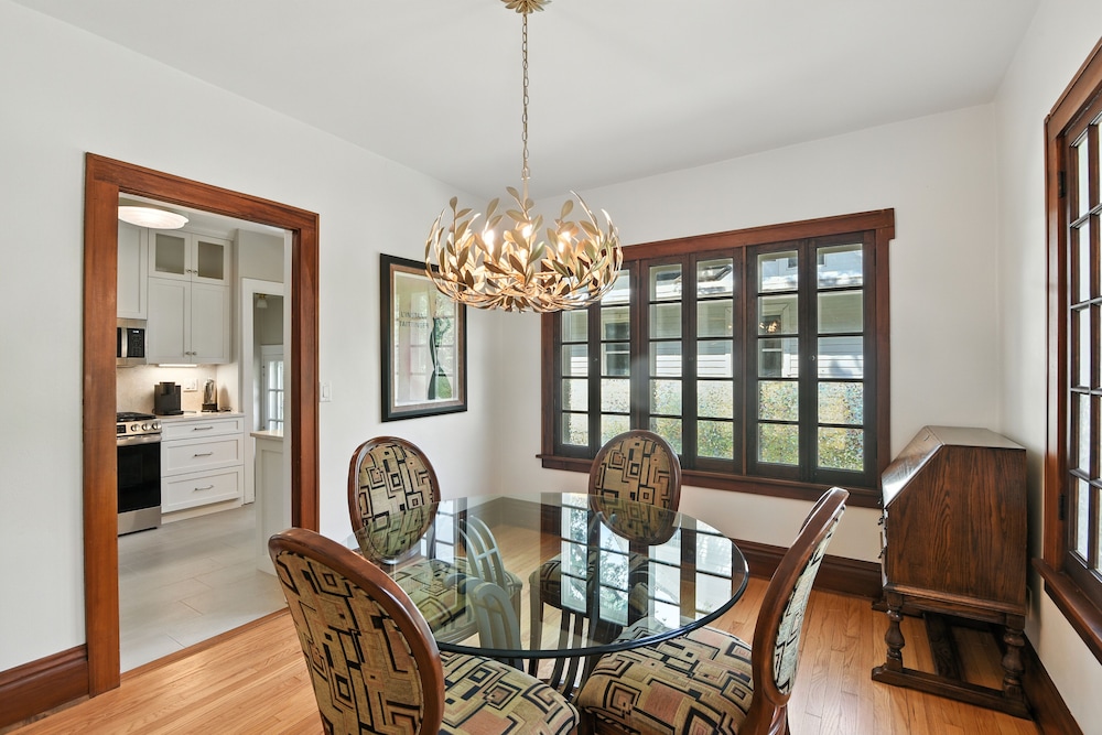 Charming Manville Heights Cottage Retreat 3 Bedroom Home