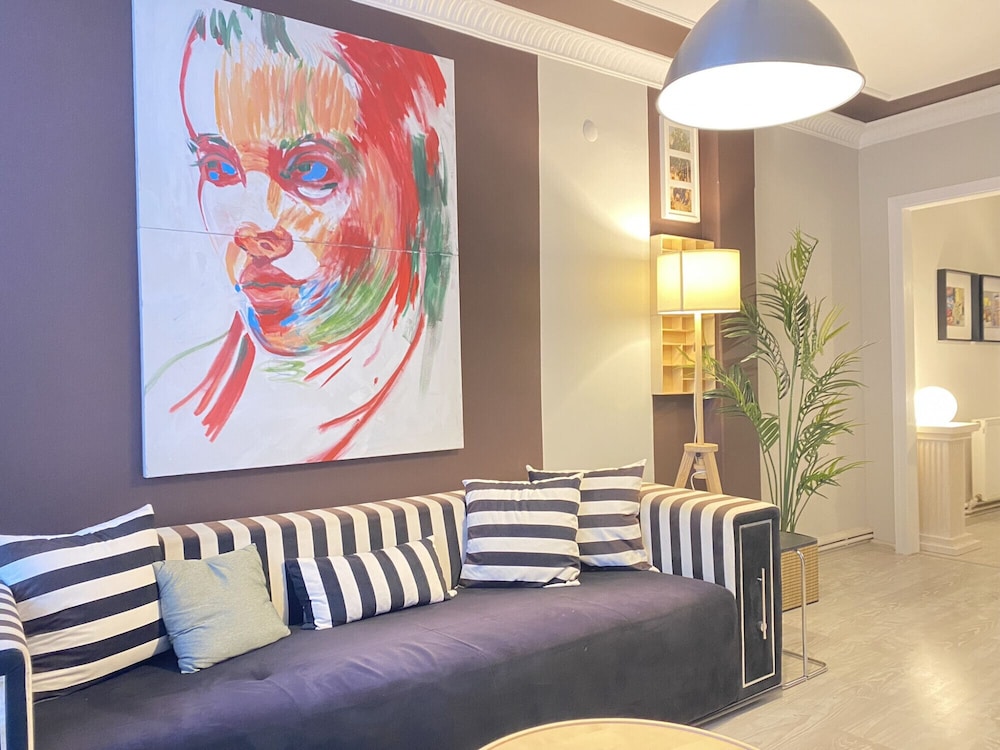 Charming Flat Near Osmanbey Metro Station