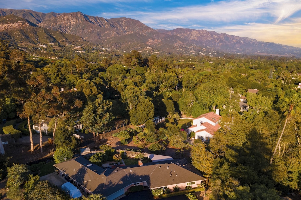 East Valley Manor by Avantstay Minutes to the Beach