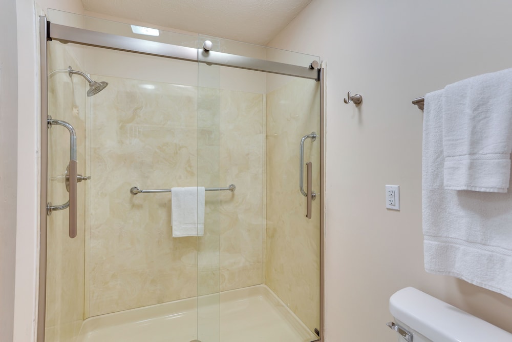 Walk to Ocu, Golf: Updated Oakland City Studio!