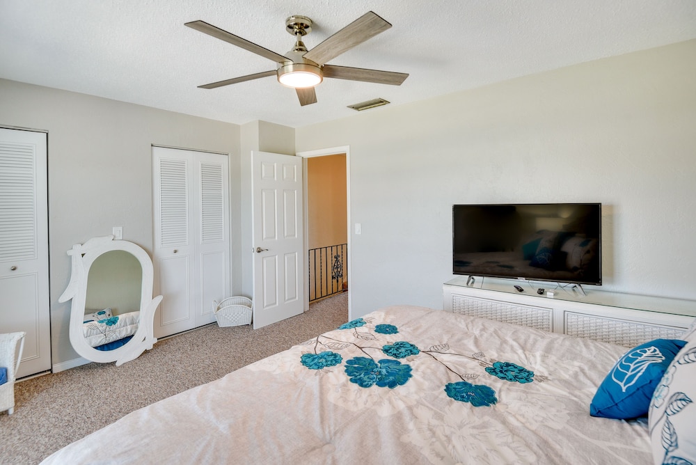 Florida Getaway - Balconies, Grill & Near Beaches!