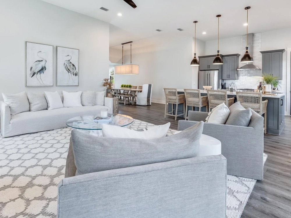 Honeybee by Southern Vacation Rentals