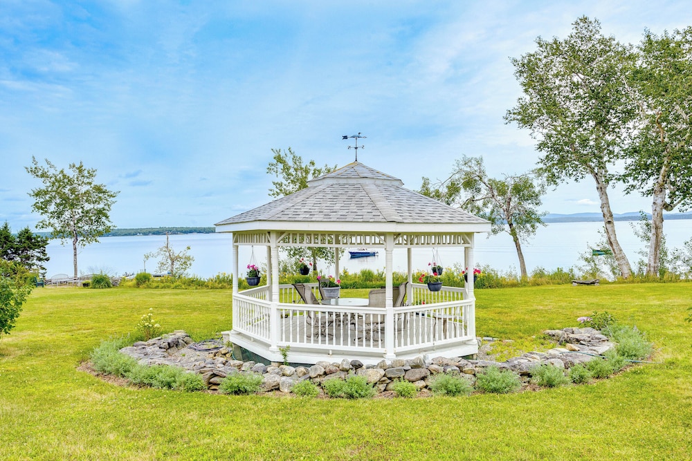 Shared Dock & Fire Pit: Peaceful Surry Studio!