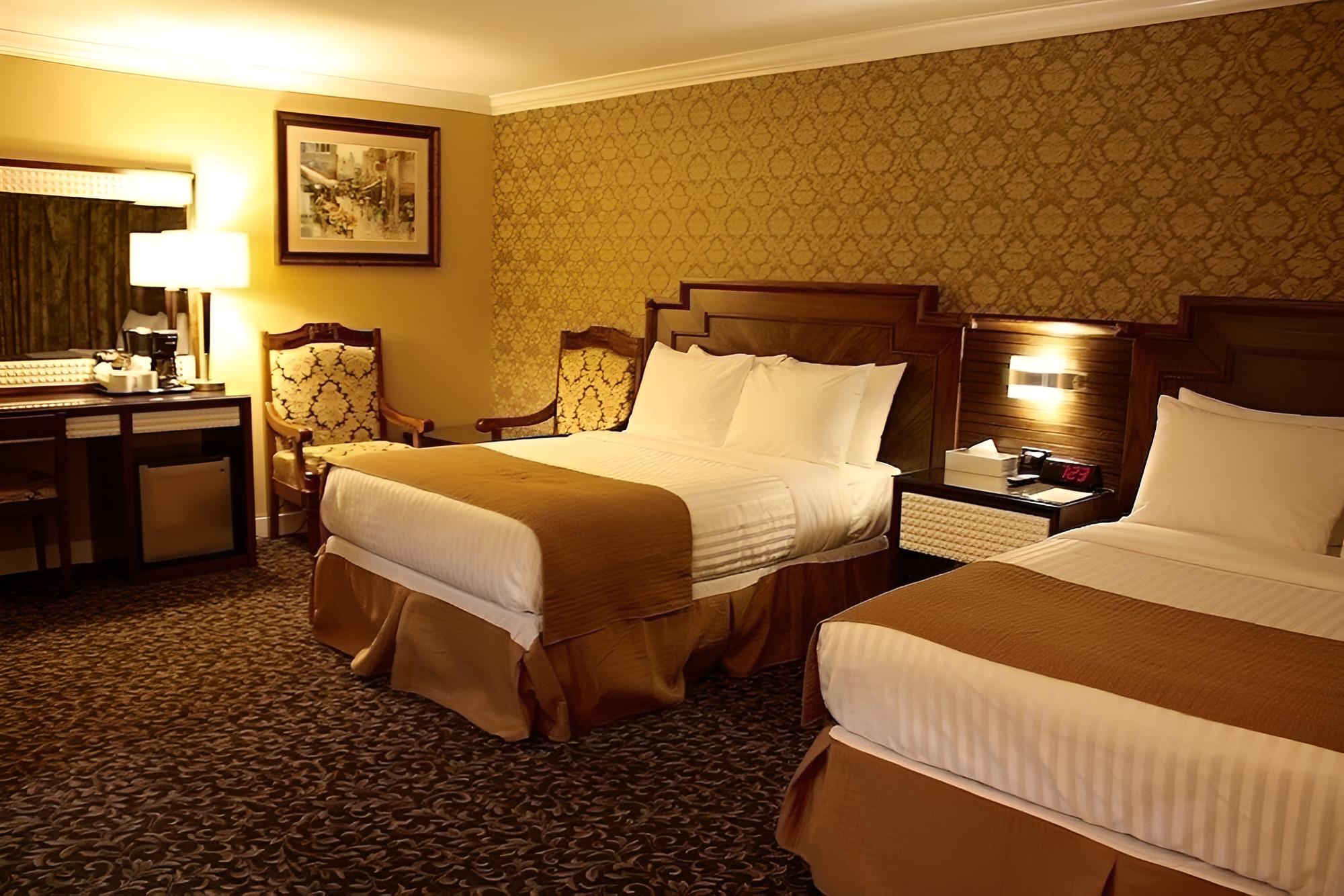 The Deluxe Hotel Vancouver - Image 4