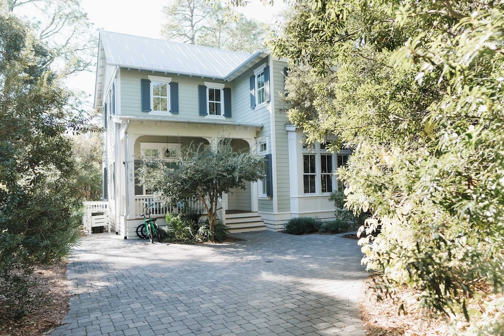 Walk to Beach, 2 Shared Pools, Enclosed Porch, Bikes 30A Hideaway by Avantstay