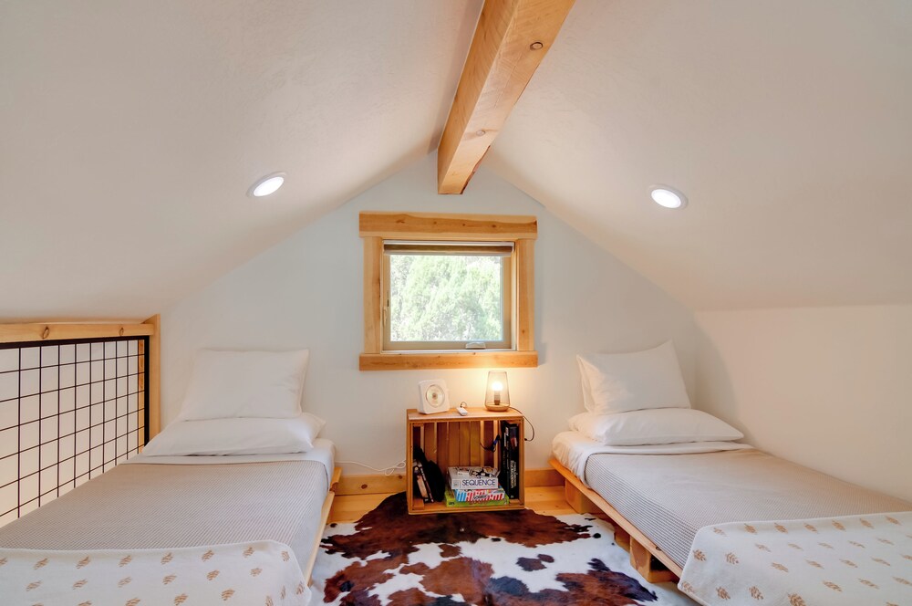Premium Apple Valley Cabin w/ Zion Natl Park View view 4