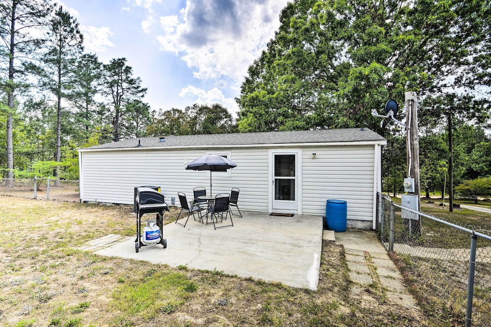 Cozy House w/ Huge Yard ~ 16 Mi to Fort Bragg view 4