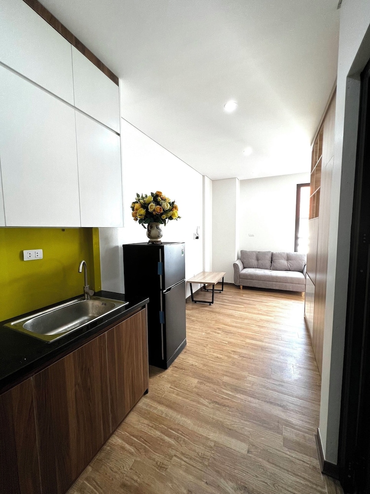 Era Apartment Lac Long Quan