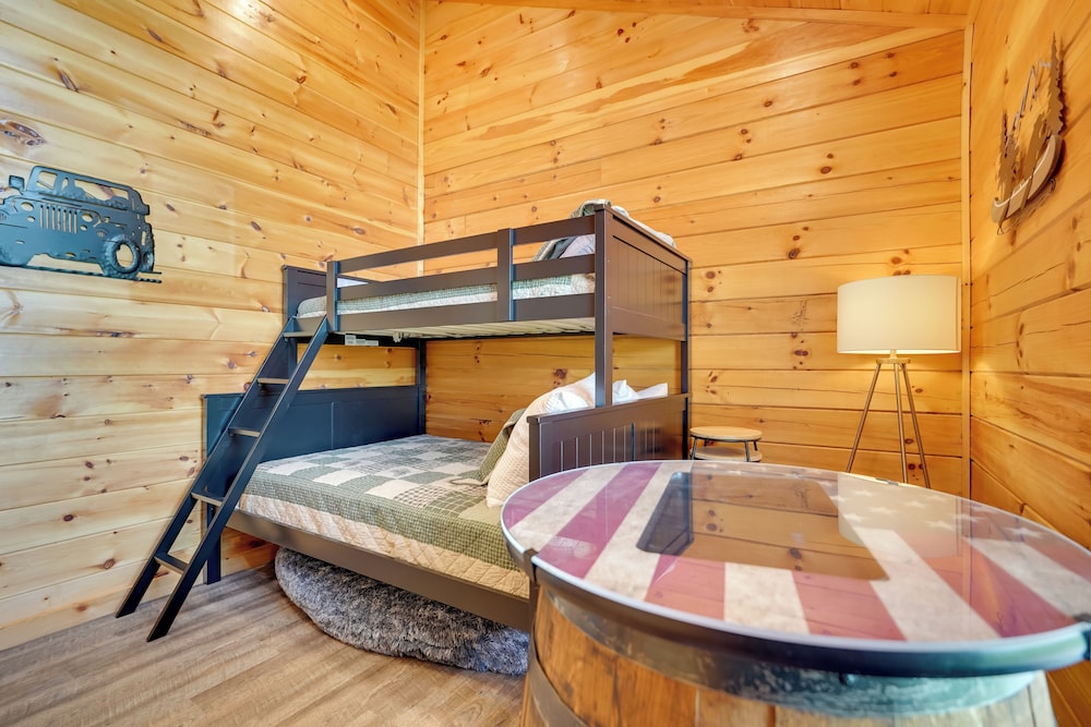 1 Mi to Douglas Lake: Blissful Escape w/ Hot Tub!
