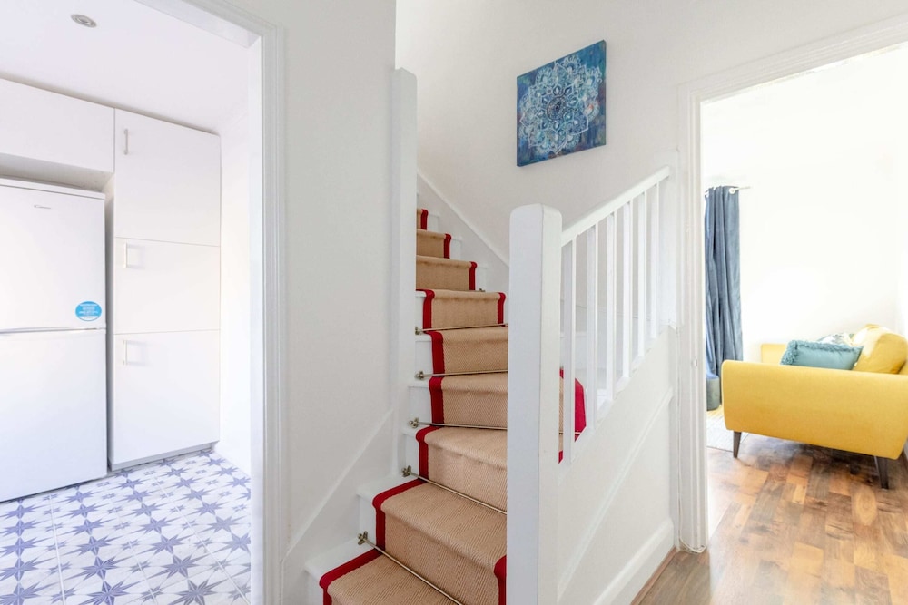Serene 2BD Flat W/private Patio Old Street!