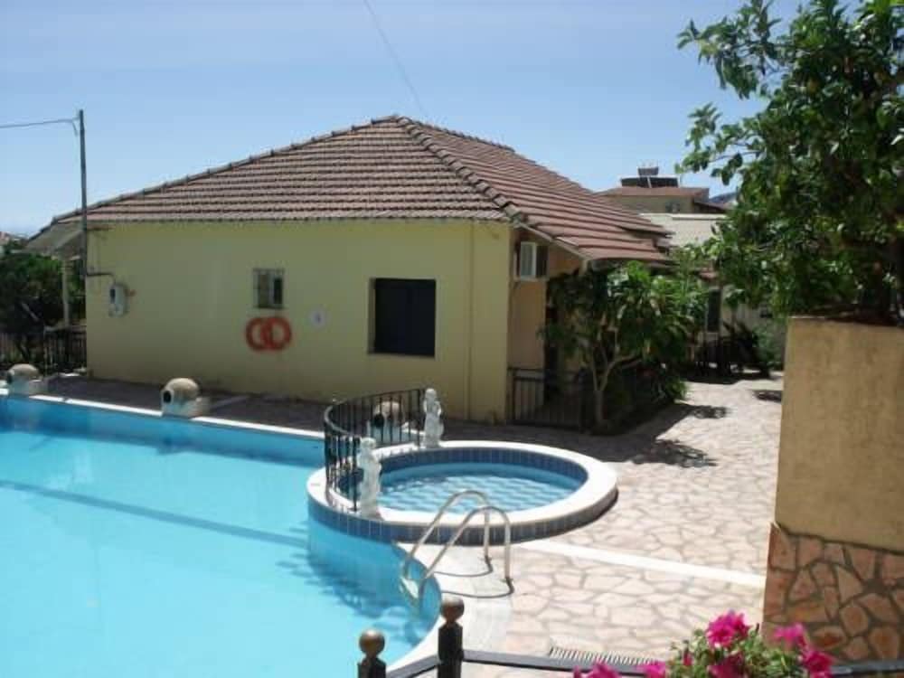 Avra Paradise Aparthotel