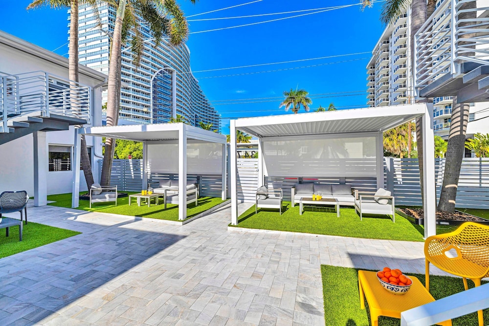 Beach Condo King Bed Lush Patio w BBQ Birch Key Six