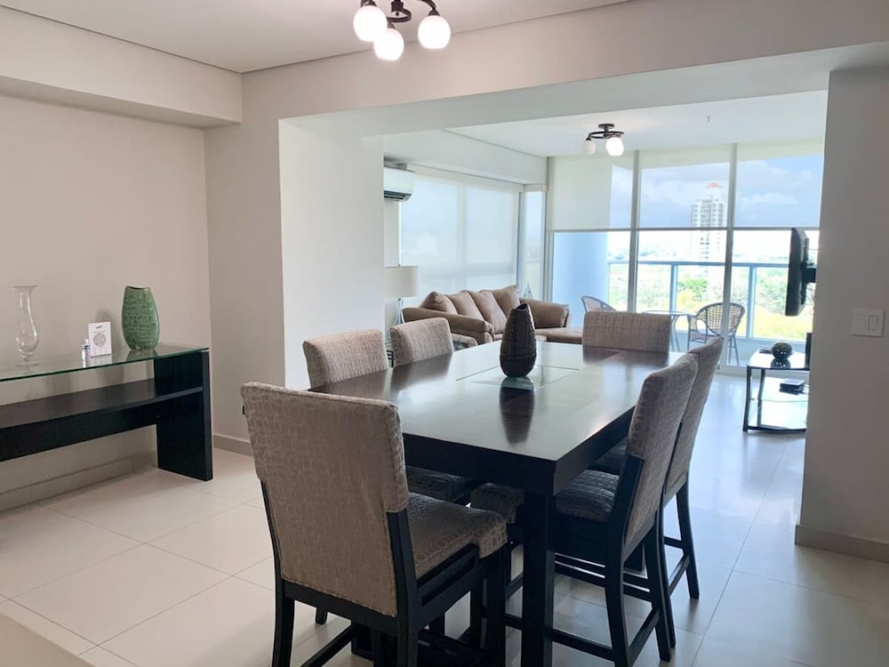 Blue Home I Spacious 1 Bed With Park View Parkside