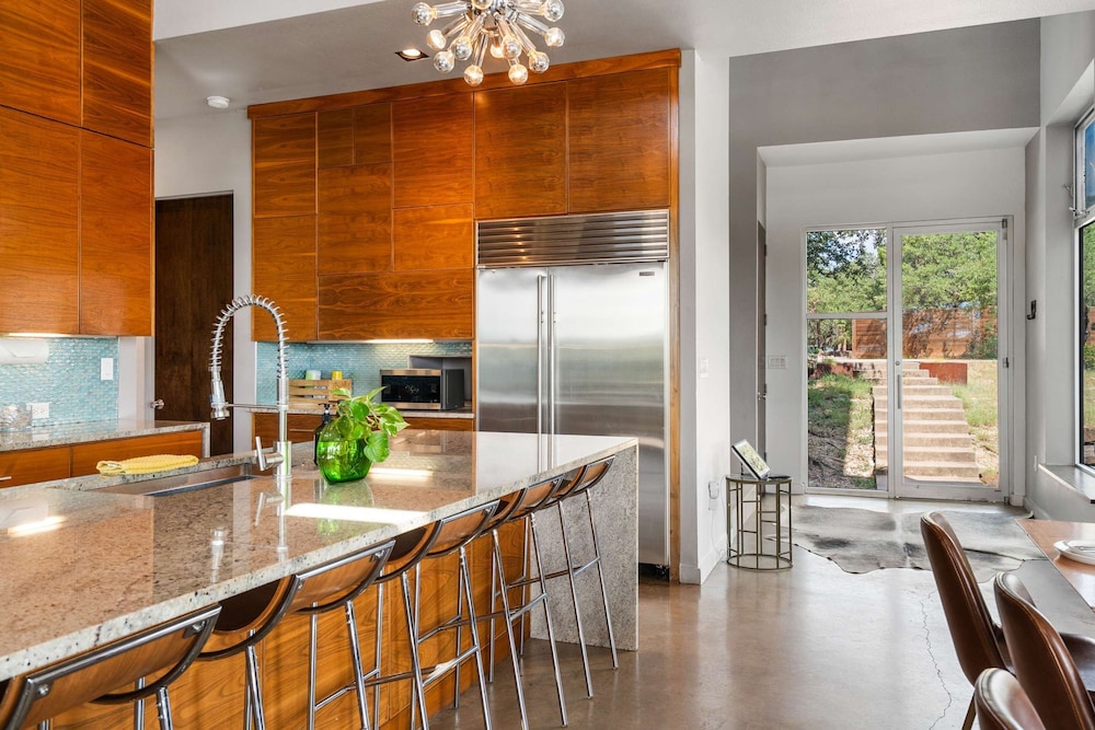 Luxury 4BR Hilltop Retreat With Scenic Views