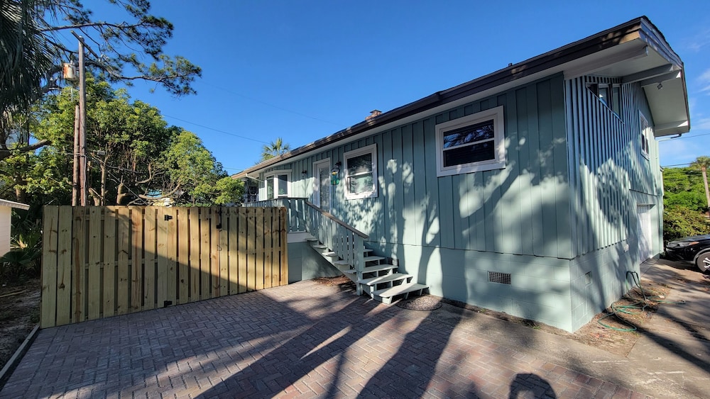 Peach on the Beach by Tybee Vacation Rentals