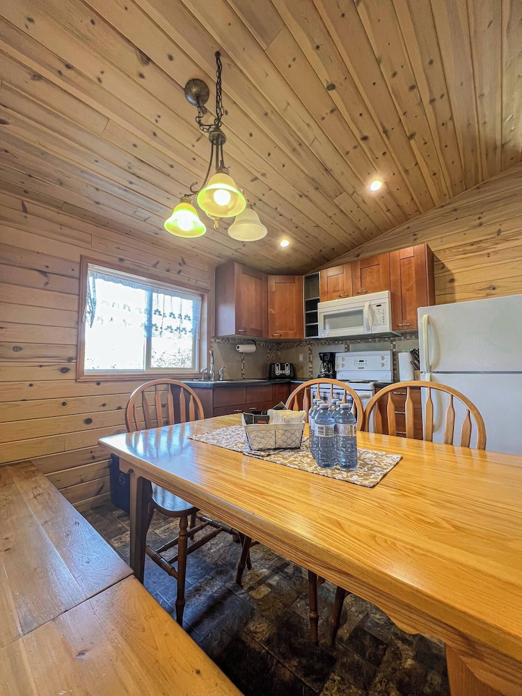 Ahmic Lake Resort's Black Bear Cottage