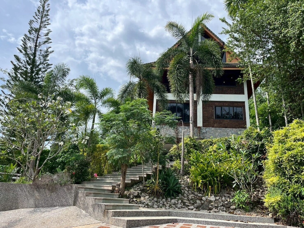 Thara Bayview Villa