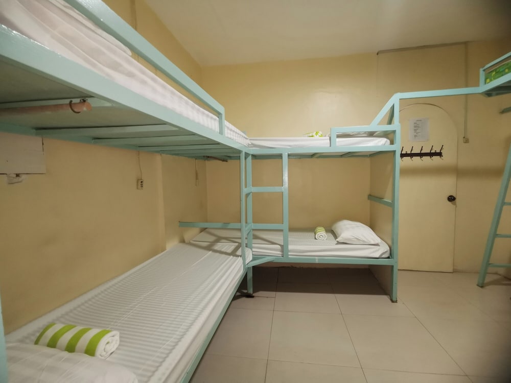 Resort’s Side Hostel near Shangrila