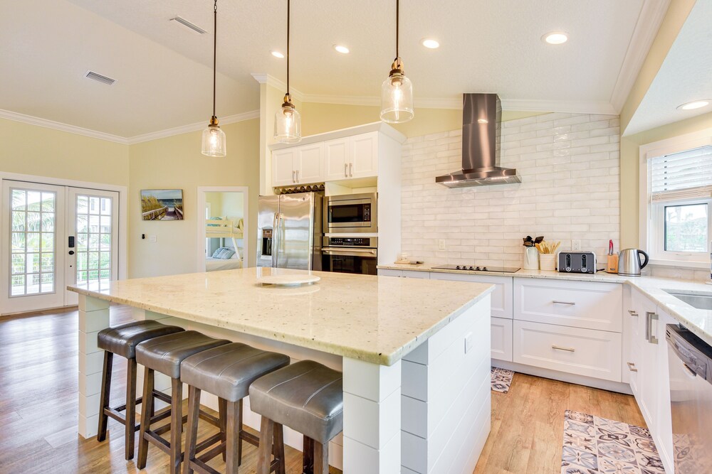 Walk to Ocean: Home w/ Pool in Holmes Beach