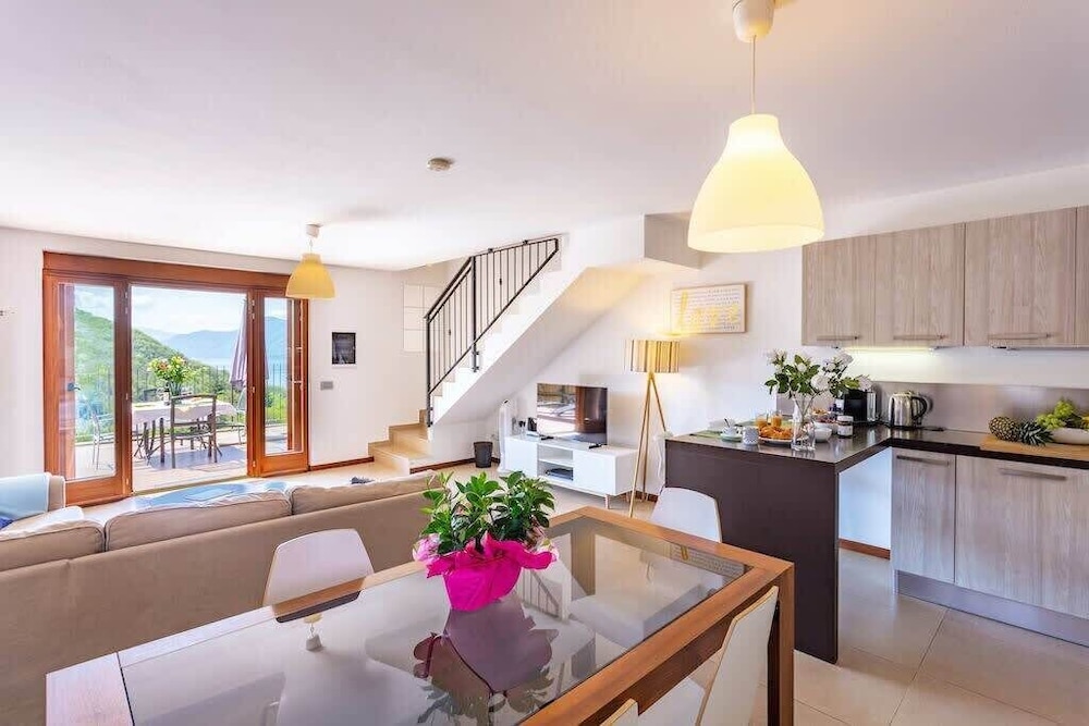Dumenza Villas
