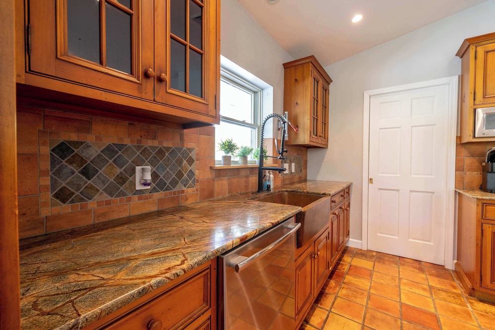 Hidden Retreat 4-homes 134 Acres