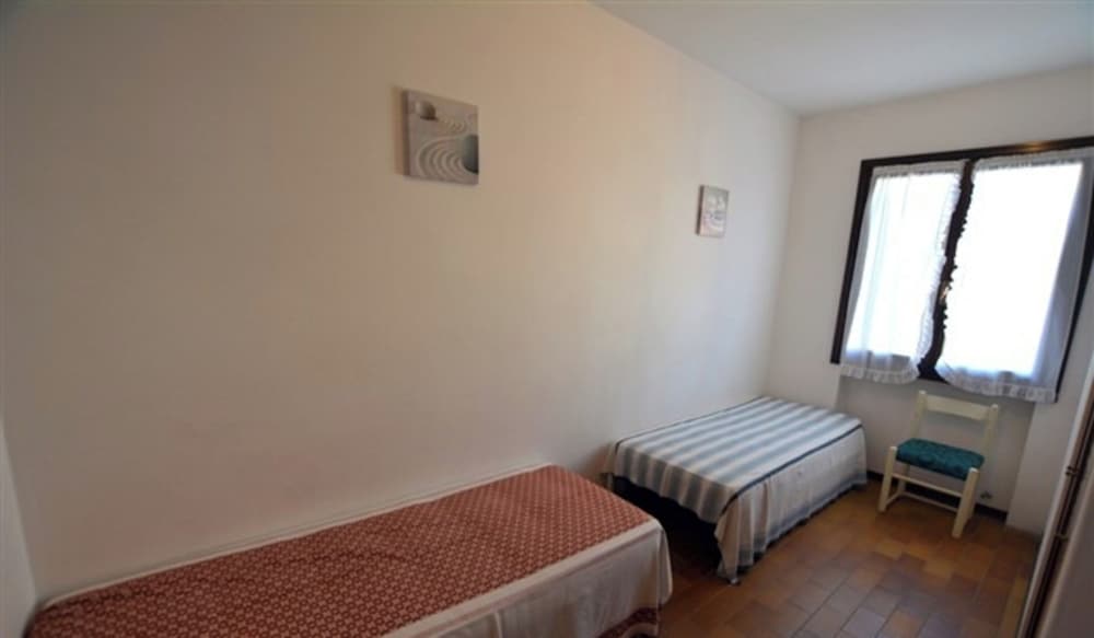 Large row House With Private Fenced Garden for 10 Guests in Lignano Pineta