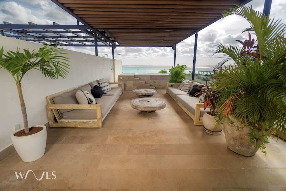 3 Br. Ocean Front PH With Stunning Views