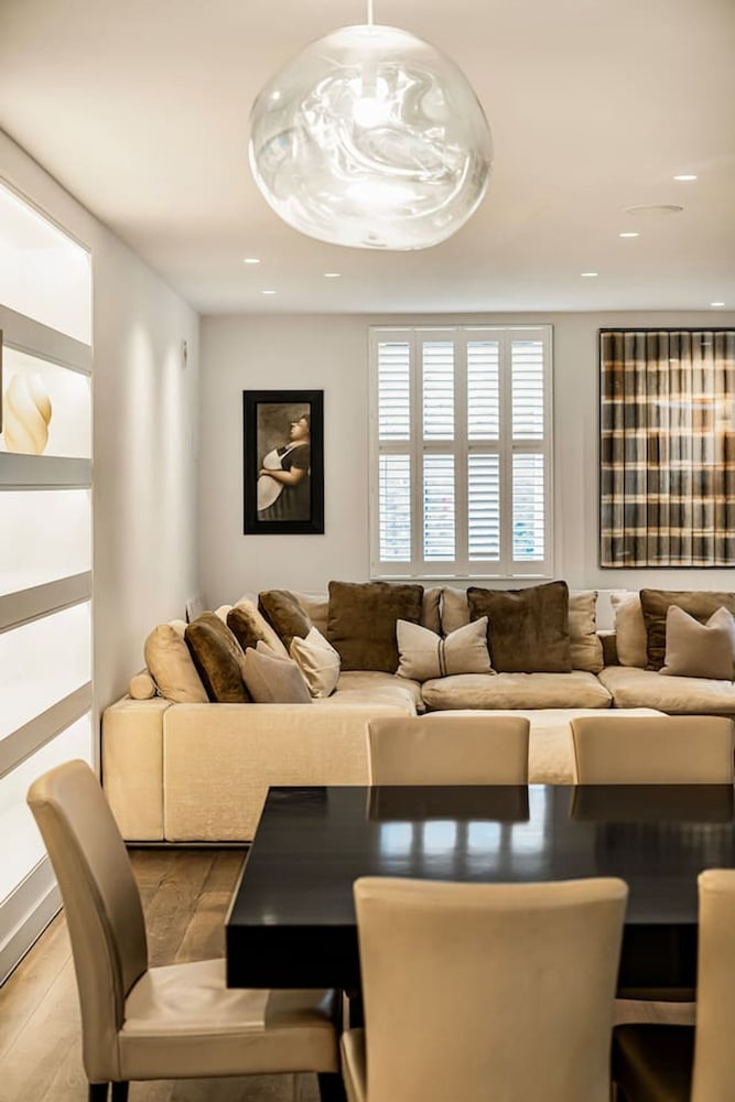 London Mews Home w Glass Atrium Terrace