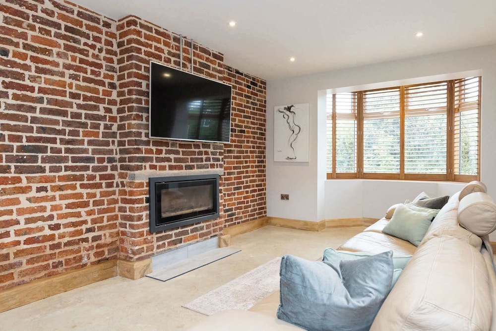Spacious 4-bed Near City Sea