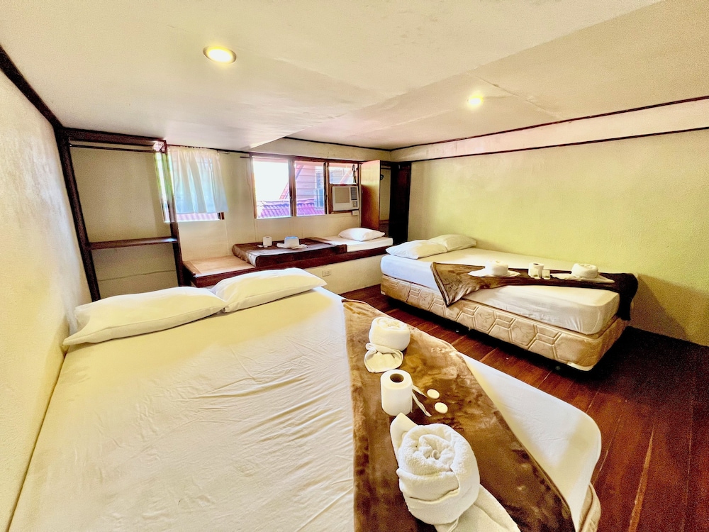 Novie's Tourist Inn