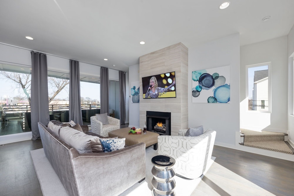 Nashville Notes - Sleeps 8 - Mins to Broadway!