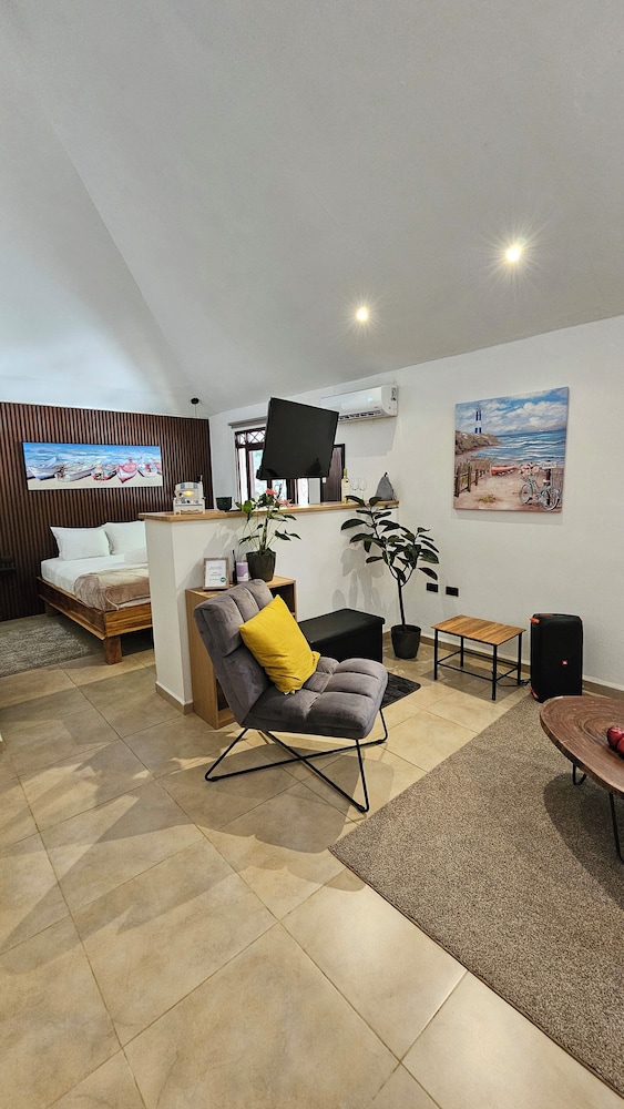 Zoa Villas - 2 minutes to the beach