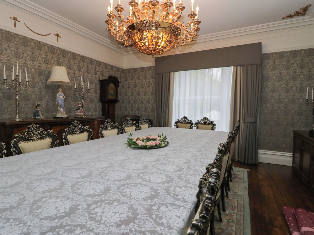 Beechgrove Manor