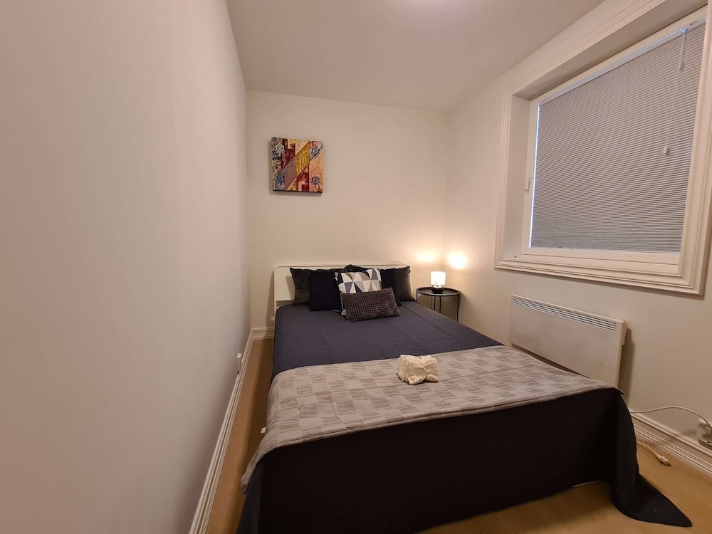 Bright And Modern - 2-bedroom, Central, Free Parking view 4