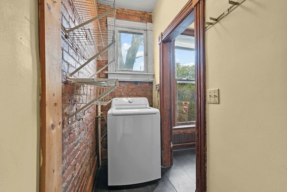 Vino & Vibes Villa Sleeps 6!